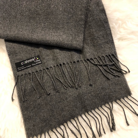 V. FRAAS Accessories - Gray Cashmink by V. Fraas NWOT